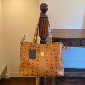 AUTHENTIC - MCM -Beautiful Cognac Medium Reversible Shopper. Pouch not included